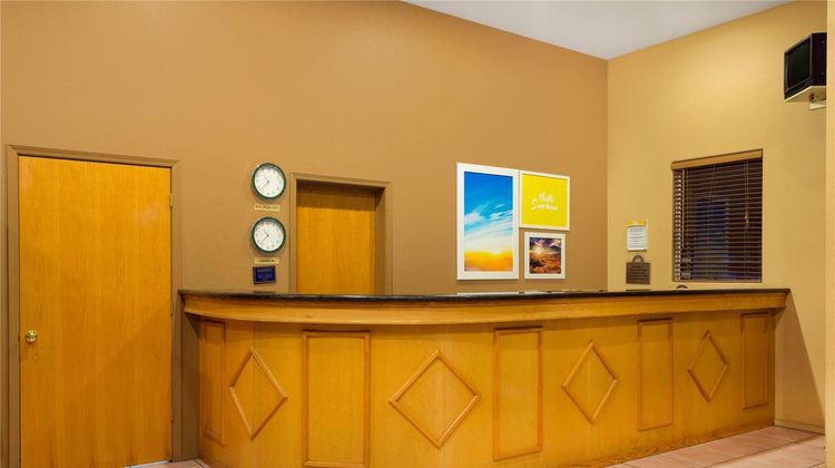Days Inn Bullhead City Lobby