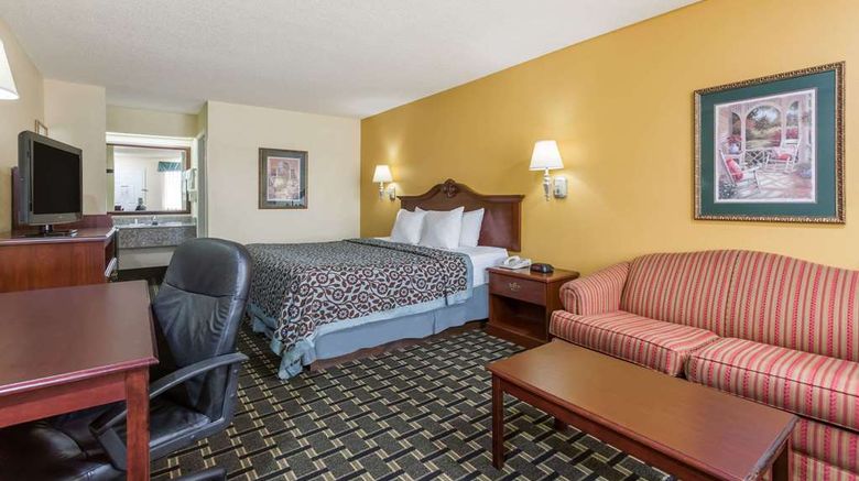 <b>Days Inn & Suites Warner Robins Room</b>. Images powered by <a href="https://iceportal.shijigroup.com/" title="IcePortal" target="_blank">IcePortal</a>.