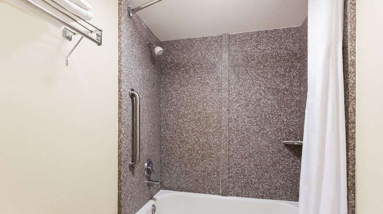 <b>Days Inn & Suites Warner Robins Room</b>. Images powered by <a href="https://iceportal.shijigroup.com/" title="IcePortal" target="_blank">IcePortal</a>.