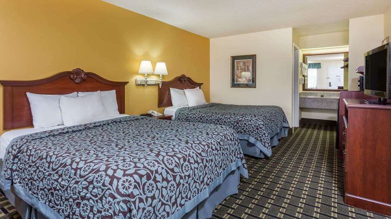 <b>Days Inn & Suites Warner Robins Room</b>. Images powered by <a href="https://iceportal.shijigroup.com/" title="IcePortal" target="_blank">IcePortal</a>.