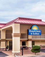 Days Inn & Suites Warner Robins