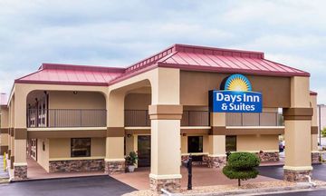 Days Inn & Suites Warner Robins