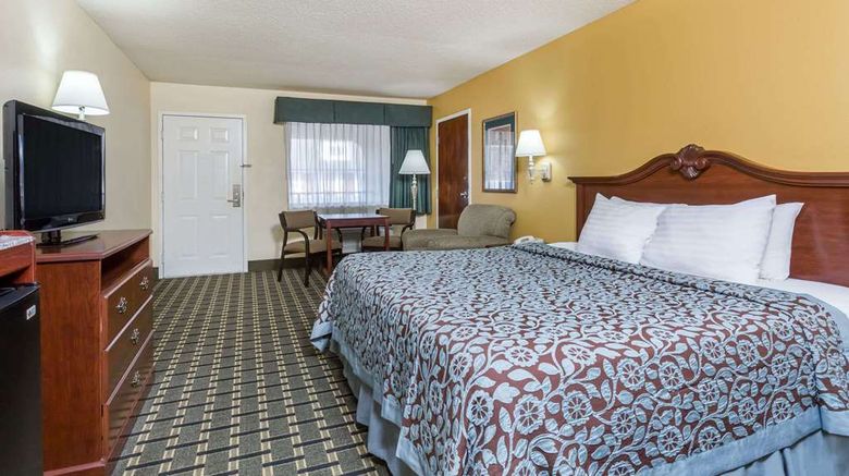 <b>Days Inn & Suites Warner Robins Room</b>. Images powered by <a href="https://iceportal.shijigroup.com/" title="IcePortal" target="_blank">IcePortal</a>.