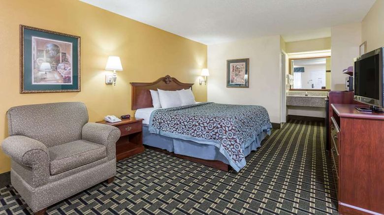 <b>Days Inn & Suites Warner Robins Room</b>. Images powered by <a href="https://iceportal.shijigroup.com/" title="IcePortal" target="_blank">IcePortal</a>.
