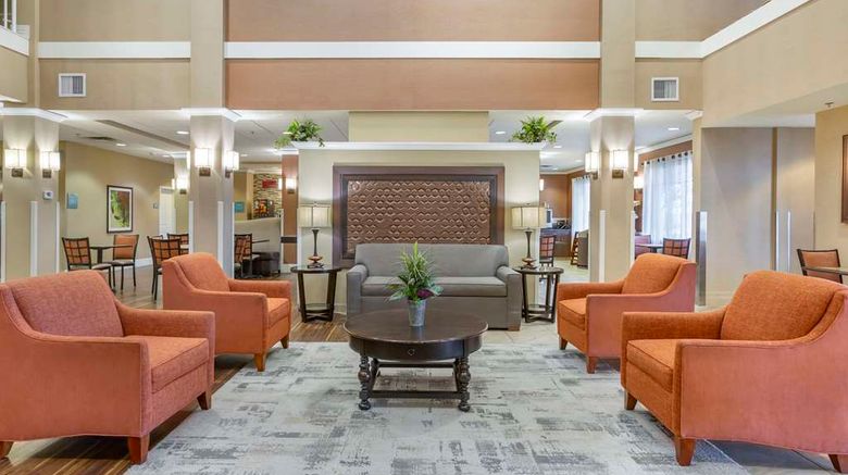 <b>Best Western Plus Chandler Hotel/Stes Lobby</b>. Images powered by <a href="https://iceportal.shijigroup.com/" title="IcePortal" target="_blank">IcePortal</a>.