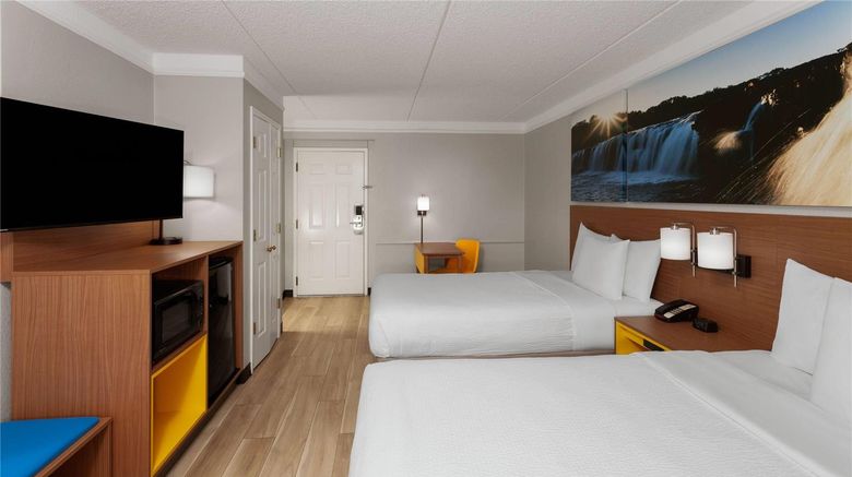 <b>Days Inn & Suites Arlington Heights Room</b>. Images powered by <a href="https://iceportal.shijigroup.com/" title="IcePortal" target="_blank">IcePortal</a>.