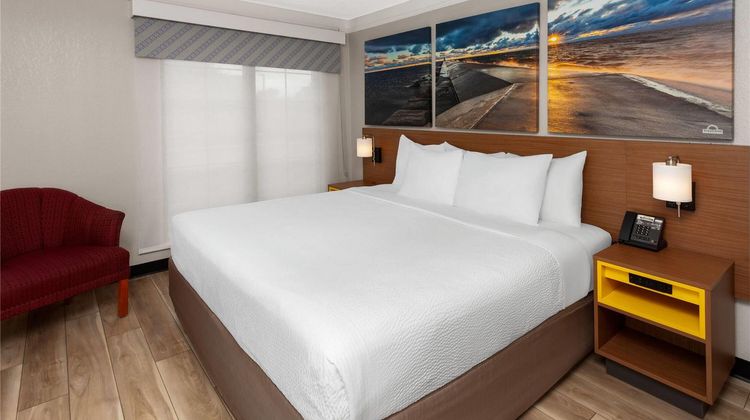 Days Inn & Suites Arlington Heights Suite