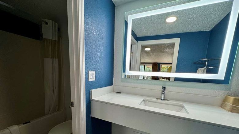 <b>Knights Inn Greenville Room</b>. Images powered by <a href="https://iceportal.shijigroup.com/" title="IcePortal" target="_blank">IcePortal</a>.