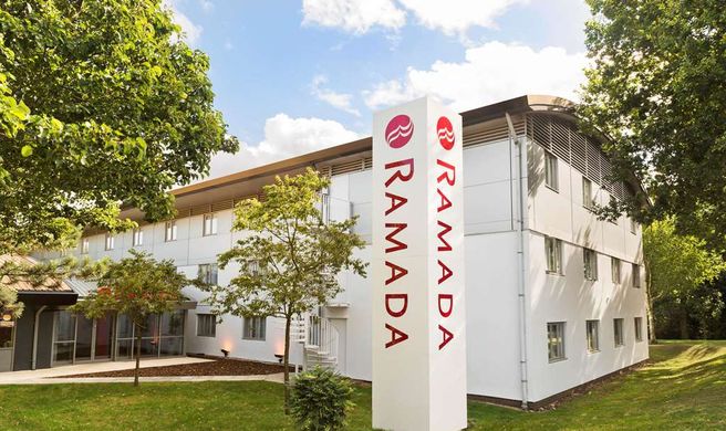 Ramada London South Mimms M25 Exterior