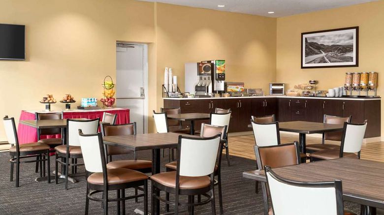<b>Travelodge Sydney, Nova Scotia Restaurant</b>. Images powered by <a href="https://iceportal.shijigroup.com/" title="IcePortal" target="_blank">IcePortal</a>.