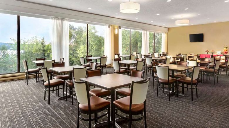 <b>Travelodge Sydney, Nova Scotia Restaurant</b>. Images powered by <a href="https://iceportal.shijigroup.com/" title="IcePortal" target="_blank">IcePortal</a>.