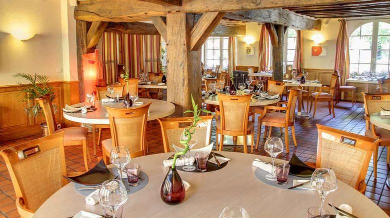 <b>Auberge Du Cheval Blanc Restaurant</b>. Images powered by <a href="https://iceportal.shijigroup.com/" title="IcePortal" target="_blank">IcePortal</a>.