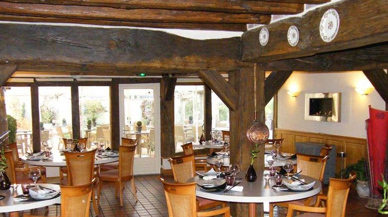 <b>Auberge Du Cheval Blanc Restaurant</b>. Images powered by <a href="https://iceportal.shijigroup.com/" title="IcePortal" target="_blank">IcePortal</a>.