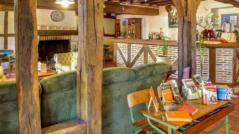 <b>Auberge Du Cheval Blanc Restaurant</b>. Images powered by <a href="https://iceportal.shijigroup.com/" title="IcePortal" target="_blank">IcePortal</a>.