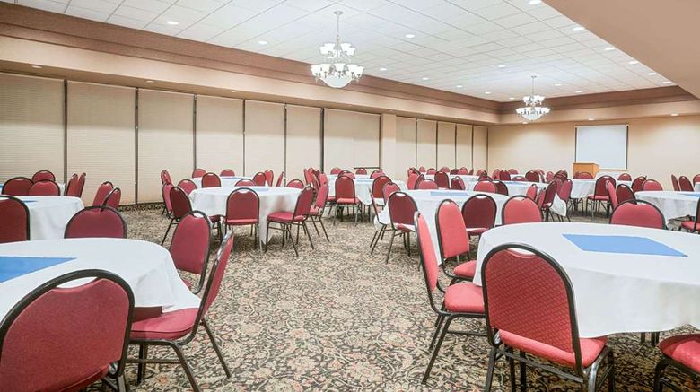 <b>Ramada Plymouth Hotel & Conference Cntr Ballroom</b>. Images powered by <a href="https://iceportal.shijigroup.com/" title="IcePortal" target="_blank">IcePortal</a>.