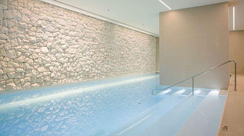 <b>Hotel Kompas Dubrovnik Pool</b>. Images powered by <a href="https://iceportal.shijigroup.com/" title="IcePortal" target="_blank">IcePortal</a>.