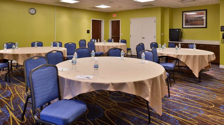 <b>Hampton Inn & Suites Ann Arbor West Meeting</b>. Images powered by <a href="https://iceportal.shijigroup.com/" title="IcePortal" target="_blank">IcePortal</a>.