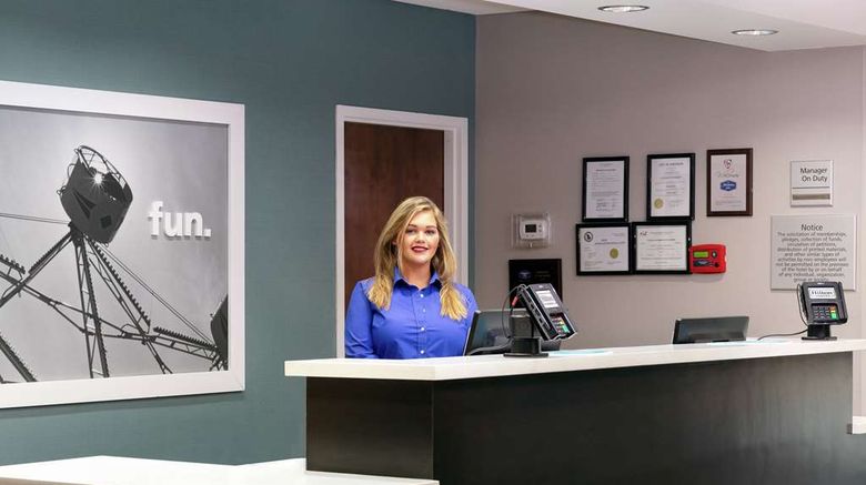 <b>Hampton Inn Emerson LakePoint Lobby</b>. Images powered by <a href="https://iceportal.shijigroup.com/" title="IcePortal" target="_blank">IcePortal</a>.