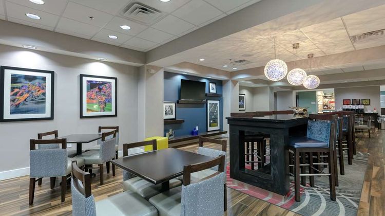 Hampton Inn Emerson LakePoint Lobby