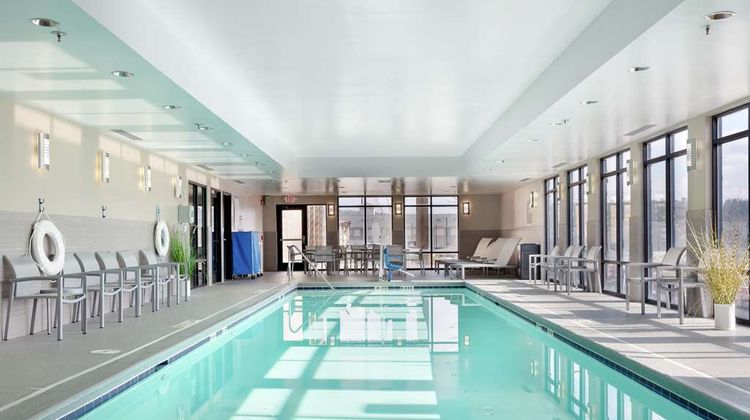 Hampton Inn Emerson LakePoint Pool