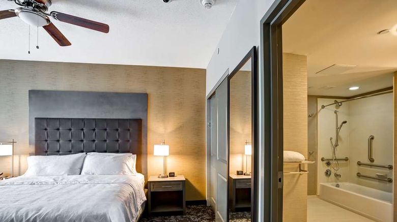 <b>Homewood Suites by Hilton Christiansburg Room</b>. Images powered by <a href="https://iceportal.shijigroup.com/" title="IcePortal" target="_blank">IcePortal</a>.