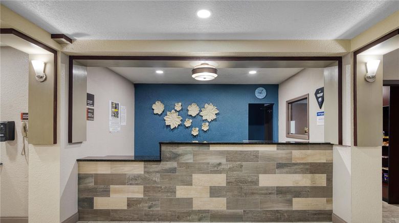 <b>Best Western Waldo Inn & Suites Lobby</b>. Images powered by <a href="https://iceportal.shijigroup.com/" title="IcePortal" target="_blank">IcePortal</a>.