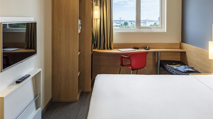 Ibis Chapeco Room