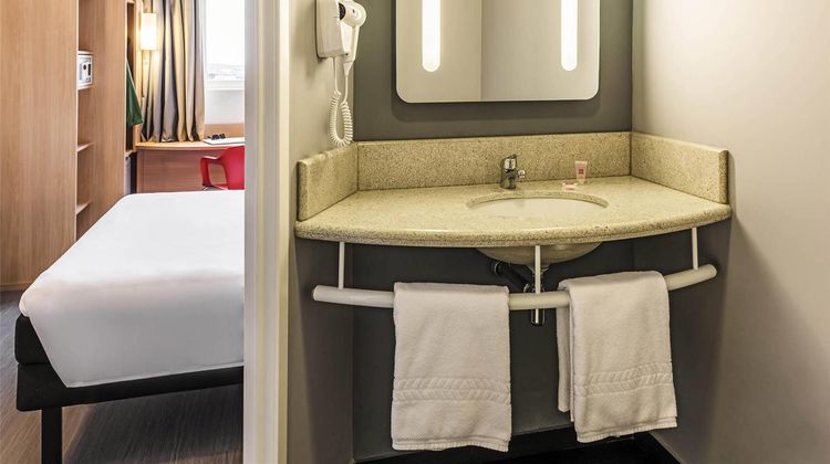 Ibis Chapeco Room