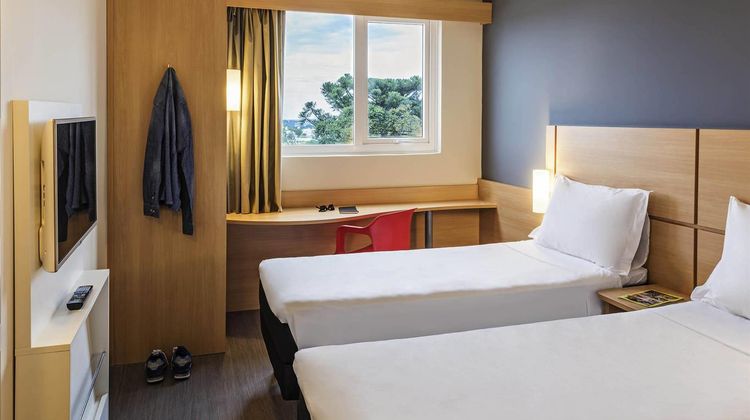 Ibis Chapeco Room