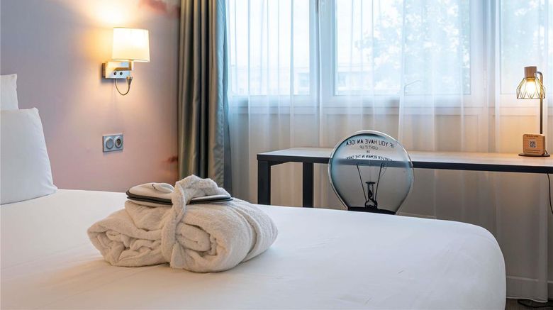 <b>Mercure Paris Malakoff Parc Des Expo Room</b>. Images powered by <a href="https://iceportal.shijigroup.com/" title="IcePortal" target="_blank">IcePortal</a>.