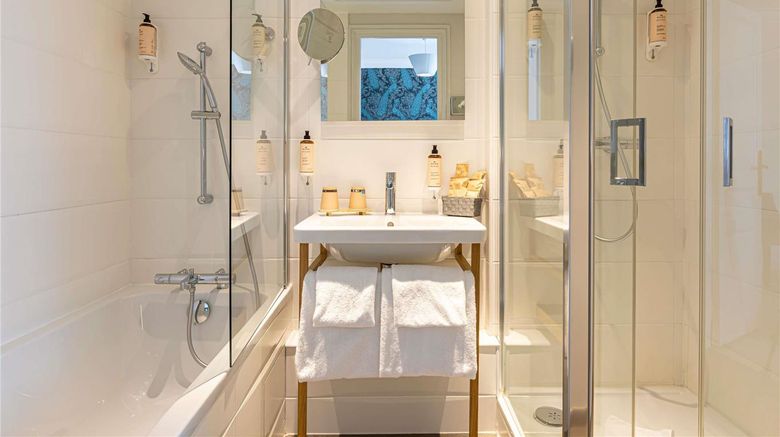 <b>Mercure Paris Saint Cloud Hippodrome Room</b>. Images powered by <a href="https://iceportal.shijigroup.com/" title="IcePortal" target="_blank">IcePortal</a>.