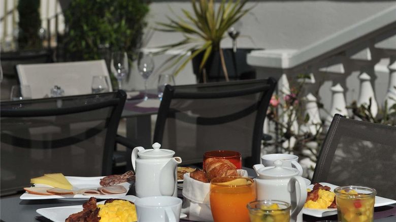 <b>Mercure Paris Saint Cloud Hippodrome Restaurant</b>. Images powered by <a href="https://iceportal.shijigroup.com/" title="IcePortal" target="_blank">IcePortal</a>.