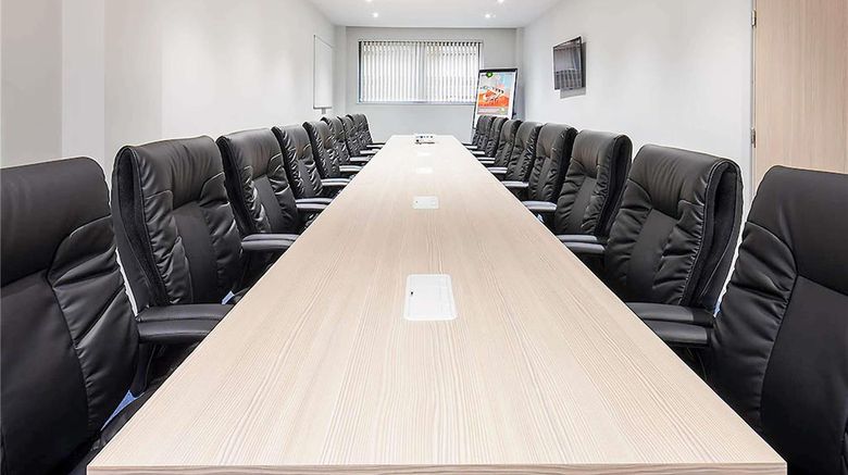 <b>Ibis Styles London Heathrow Airport Meeting</b>. Images powered by <a href="https://iceportal.shijigroup.com/" title="IcePortal" target="_blank">IcePortal</a>.
