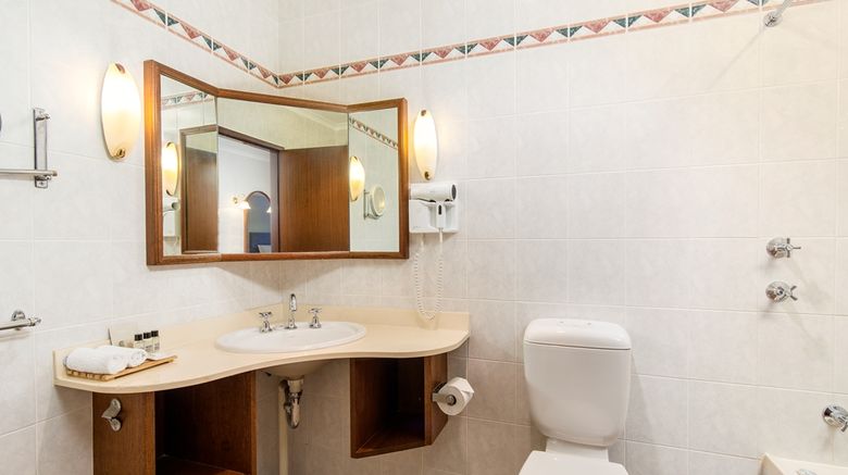 <b>Adelaide Inn Room</b>. Images powered by <a href="https://iceportal.shijigroup.com/" title="IcePortal" target="_blank">IcePortal</a>.