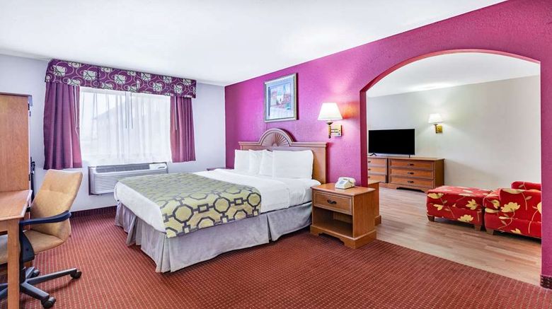 <b>Baymont Inn & Suites Perrysburg Suite</b>. Images powered by <a href="https://iceportal.shijigroup.com/" title="IcePortal" target="_blank">IcePortal</a>.