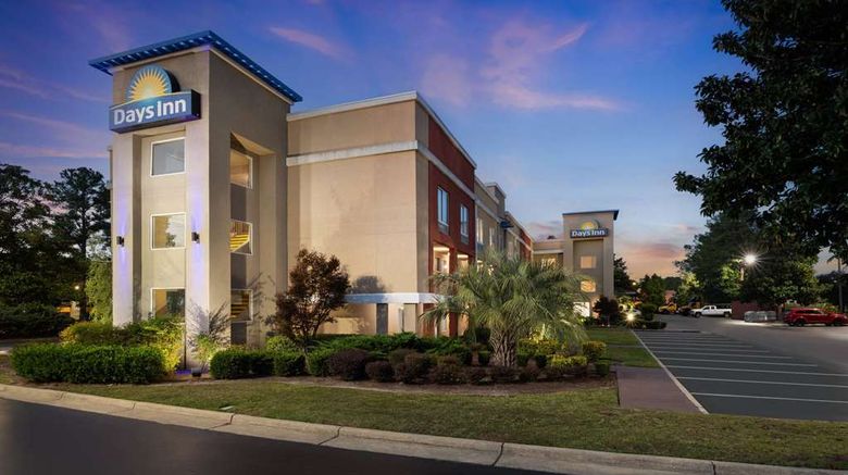 <b>Days Inn Florence Near Civic Center Exterior</b>. Images powered by <a href="https://iceportal.shijigroup.com/" title="IcePortal" target="_blank">IcePortal</a>.