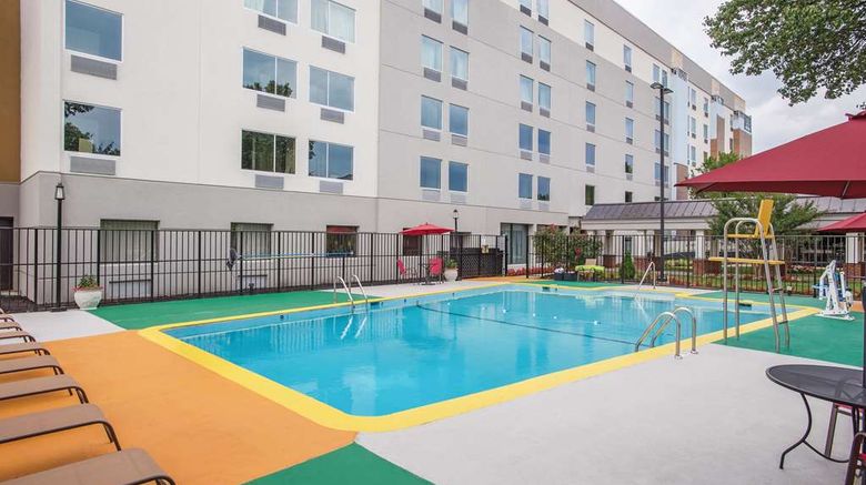 <b>La Quinta Inn & Suites DC Metro-Beltway Pool</b>. Images powered by <a href="https://iceportal.shijigroup.com/" title="IcePortal" target="_blank">IcePortal</a>.