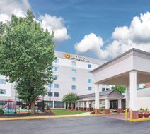 La Quinta Inn & Suites DC Metro-Beltway Exterior