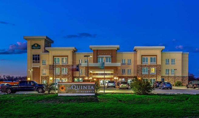 La Quinta Inn & Suites Luling Exterior