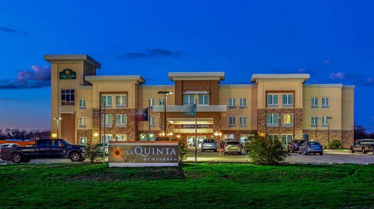 La Quinta Inn & Suites Luling Exterior