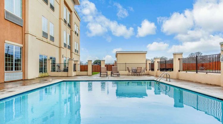 La Quinta Inn & Suites Luling Pool