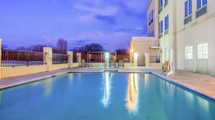 La Quinta Inn & Suites Luling Pool