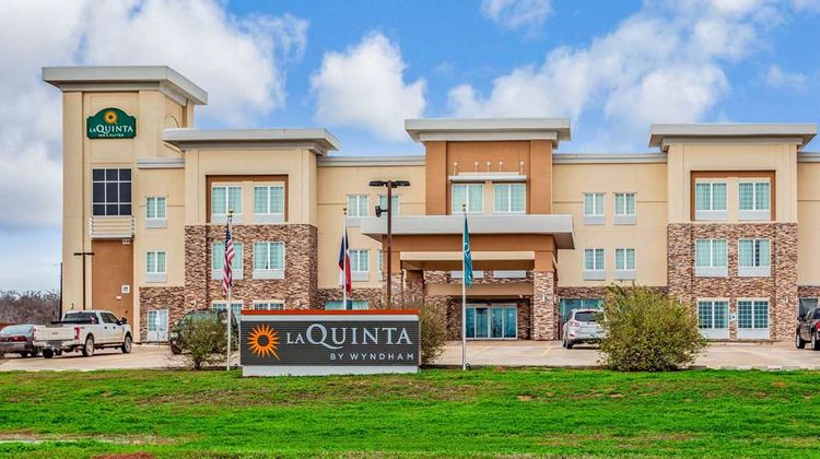 La Quinta Inn & Suites Luling Exterior