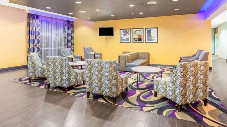 <b>La Quinta Inn & Suites Luling Lobby</b>. Images powered by <a href="https://iceportal.shijigroup.com/" title="IcePortal" target="_blank">IcePortal</a>.