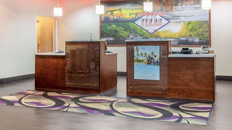 La Quinta Inn & Suites Luling Lobby