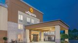 <b>La Quinta Inn & Suites, Powell Exterior</b>. Images powered by <a href="https://iceportal.shijigroup.com/" title="IcePortal" target="_blank">IcePortal</a>.