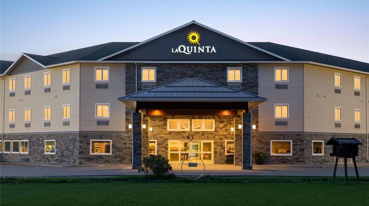 La Quinta Inn & Suites Fairbanks Airport Exterior