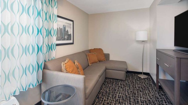 La Quinta Inn & Suites Atlanta Airport N Suite