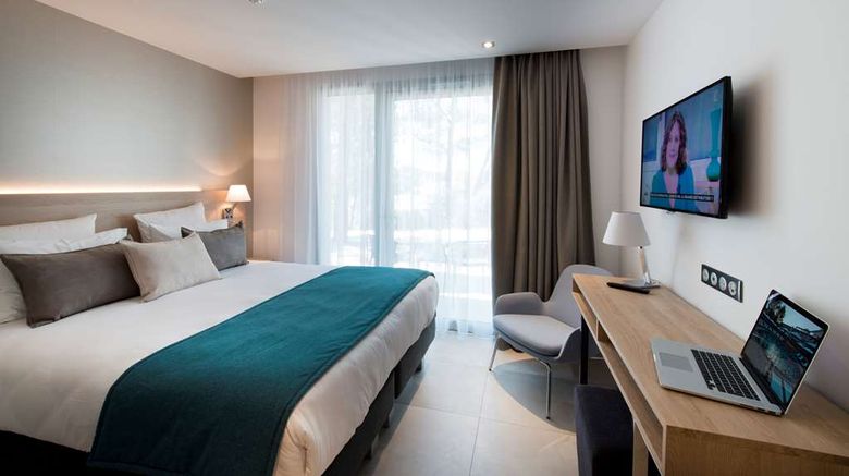 <b>Golden Tulip Sophia Antipolis Hotel Room</b>. Images powered by <a href="https://iceportal.shijigroup.com/" title="IcePortal" target="_blank">IcePortal</a>.