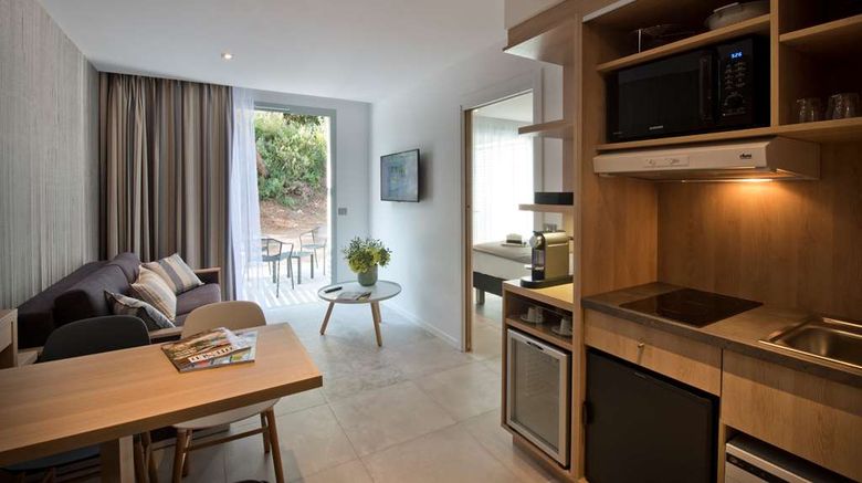<b>Golden Tulip Sophia Antipolis Hotel Suite</b>. Images powered by <a href="https://iceportal.shijigroup.com/" title="IcePortal" target="_blank">IcePortal</a>.